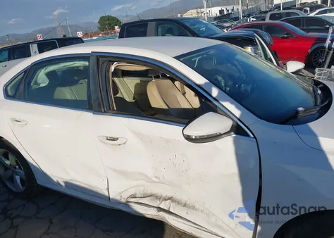 2012 Volkswagen Passat 2.5L Se z USA, uszkodzony, nr VIN 1VWBP7A35CC019763